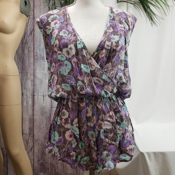 Floral V Neck Open Back Romper - Picture 12 of 12